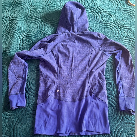 Lululemon jacket. - Picture 16 of 17